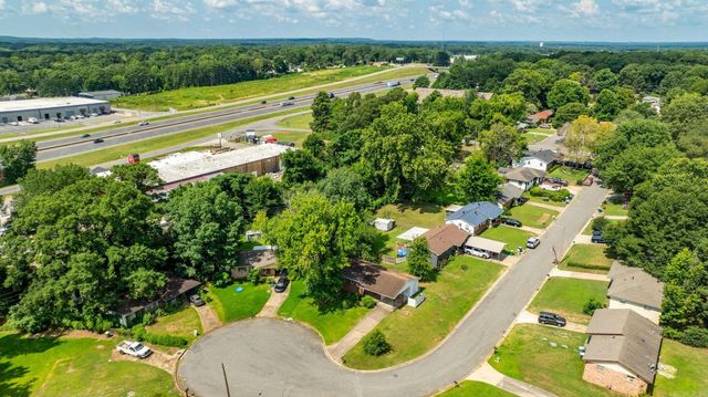15 Village Court, Little Rock, AR 72209