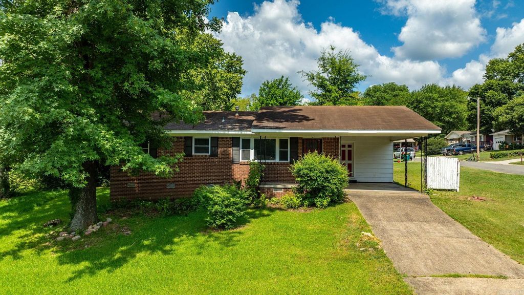 15 Village Court, Little Rock, AR 72209