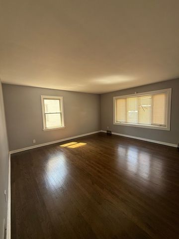 18343 Oakwood Avenue, Lansing, IL 60438