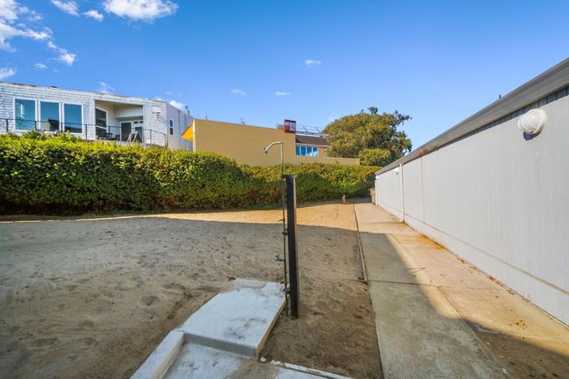 22130 E Cliff Drive 2A, Santa Cruz, CA 95062