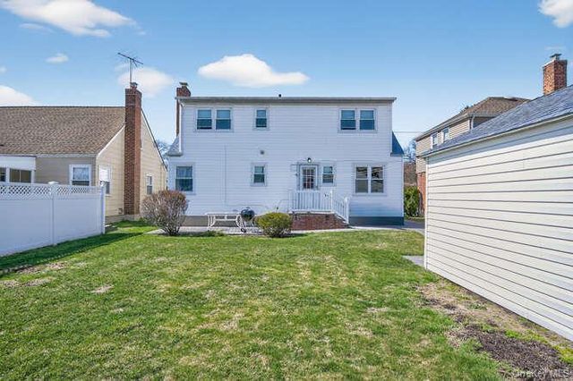 344 White Road, Mineola, NY 11501