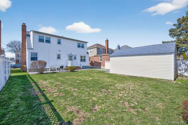 344 White Road, Mineola, NY 11501