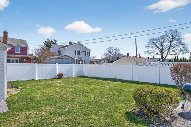 344 White Road, Mineola, NY 11501