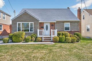344 White Road, Mineola, NY 11501