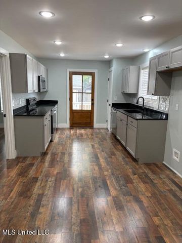 124 Mcclure Street, Senatobia, MS 38668