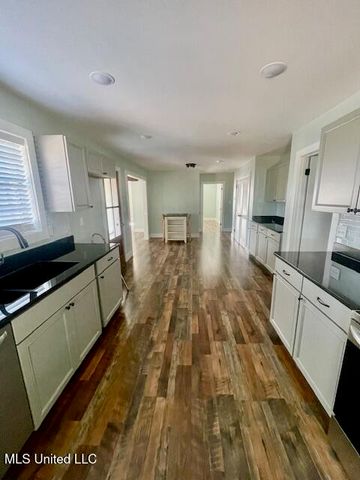 124 Mcclure Street, Senatobia, MS 38668