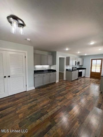 124 Mcclure Street, Senatobia, MS 38668