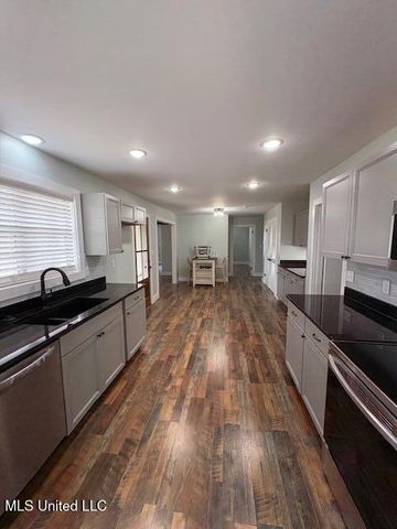 124 Mcclure Street, Senatobia, MS 38668