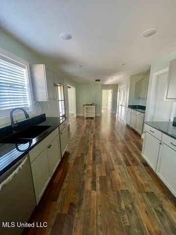 124 Mcclure Street, Senatobia, MS 38668