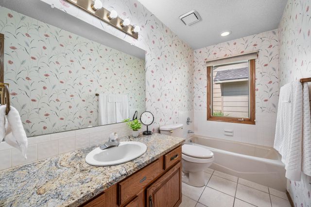 238 N Mesa St, Wichita, KS 67212