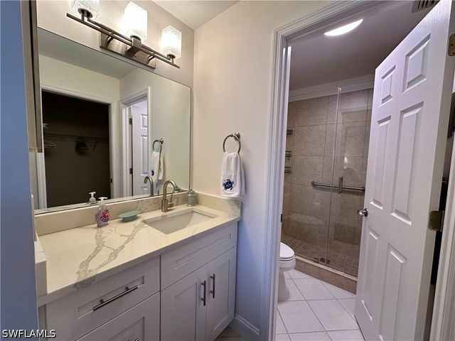 10686 GULFSHORE DR 304 A, Naples, FL 34108
