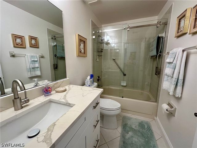 10686 GULFSHORE DR 304 A, Naples, FL 34108