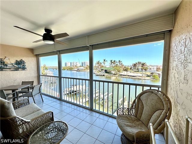 10686 GULFSHORE DR 304 A, Naples, FL 34108