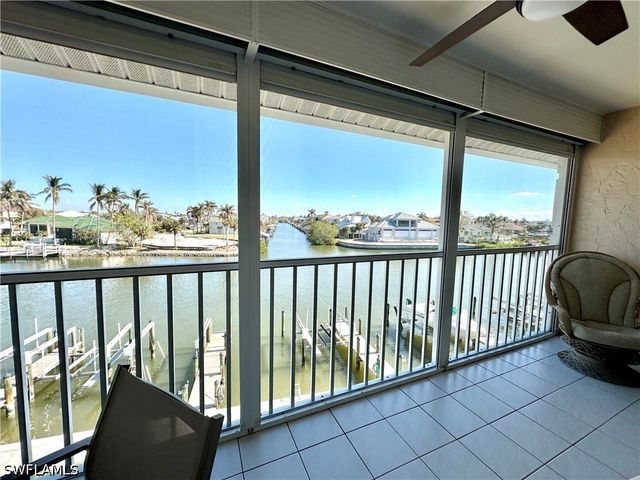 10686 GULFSHORE DR 304 A, Naples, FL 34108