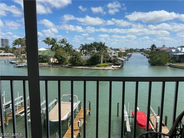 10686 GULFSHORE DR 304 A, Naples, FL 34108