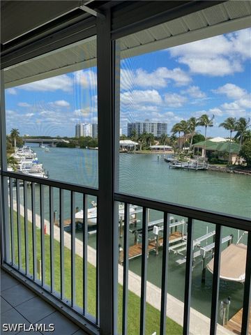 10686 GULFSHORE DR 304 A, Naples, FL 34108