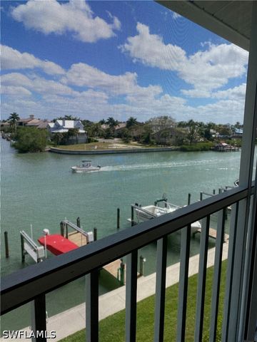 10686 GULFSHORE DR 304 A, Naples, FL 34108