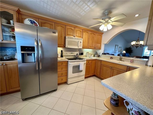 10686 GULFSHORE DR 304 A, Naples, FL 34108
