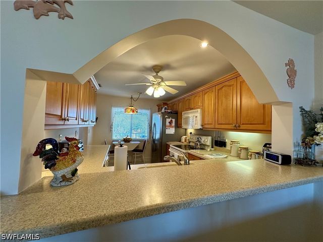 10686 GULFSHORE DR 304 A, Naples, FL 34108