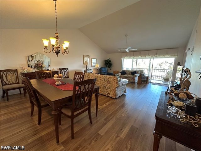 10686 GULFSHORE DR 304 A, Naples, FL 34108