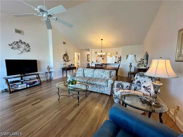 10686 GULFSHORE DR 304 A, Naples, FL 34108