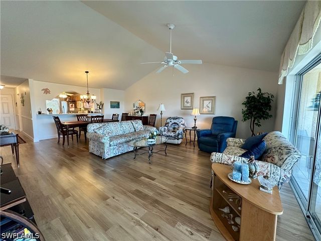 10686 GULFSHORE DR 304 A, Naples, FL 34108