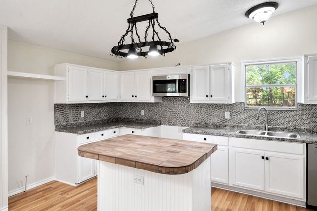 102 Lakewood Drive, Mabank, TX 75156