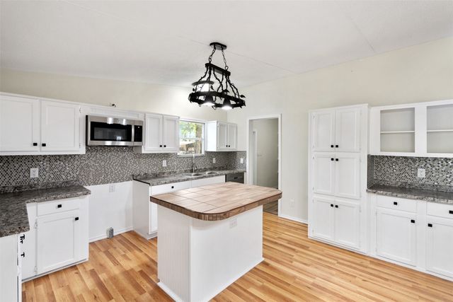 102 Lakewood Drive, Mabank, TX 75156