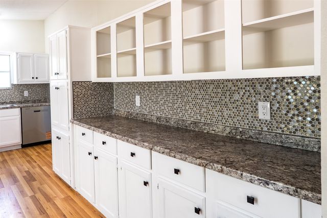 102 Lakewood Drive, Mabank, TX 75156