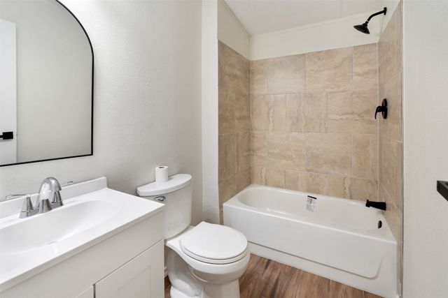 102 Lakewood Drive, Mabank, TX 75156