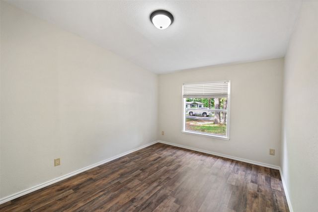 102 Lakewood Drive, Mabank, TX 75156