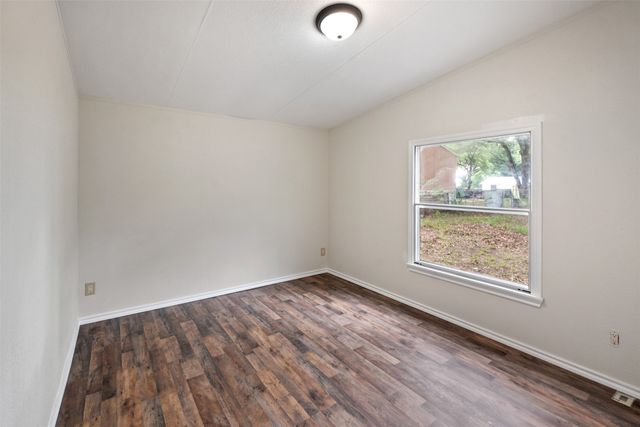 102 Lakewood Drive, Mabank, TX 75156