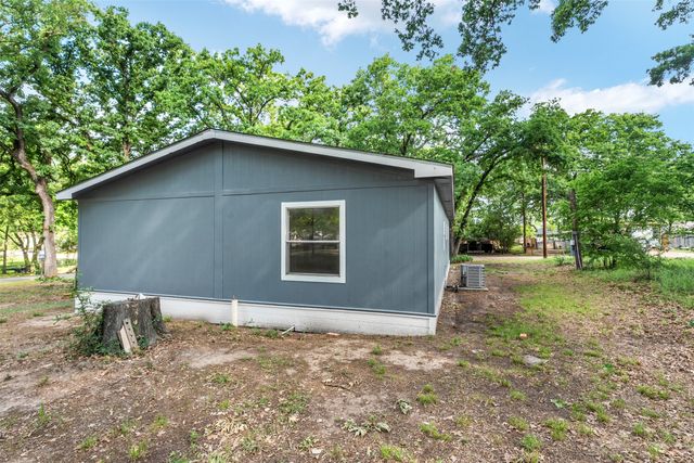 102 Lakewood Drive, Mabank, TX 75156