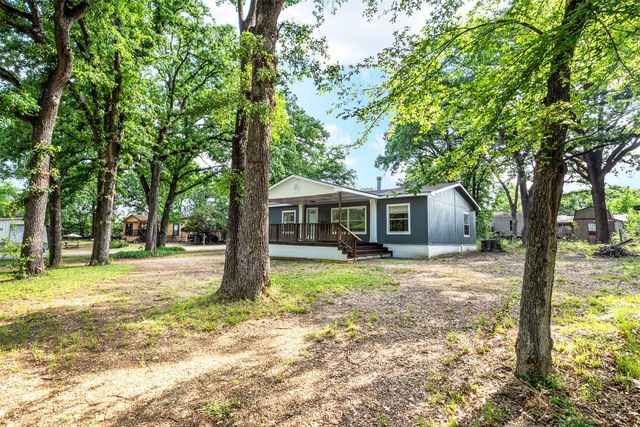 102 Lakewood Drive, Mabank, TX 75156