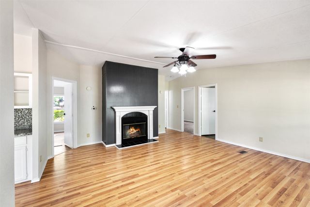 102 Lakewood Drive, Mabank, TX 75156