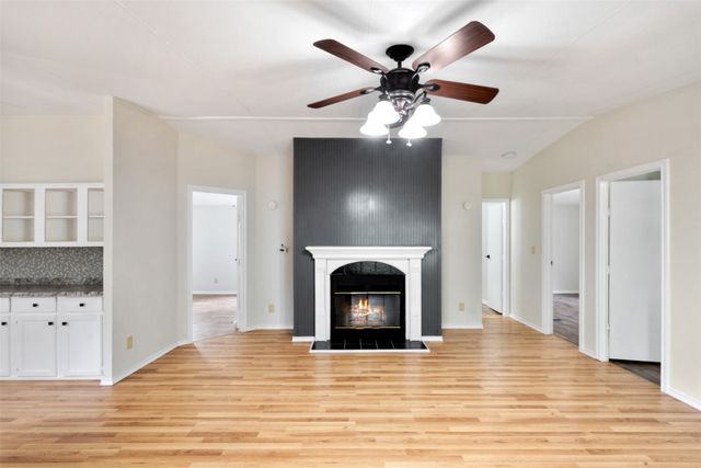 102 Lakewood Drive, Mabank, TX 75156