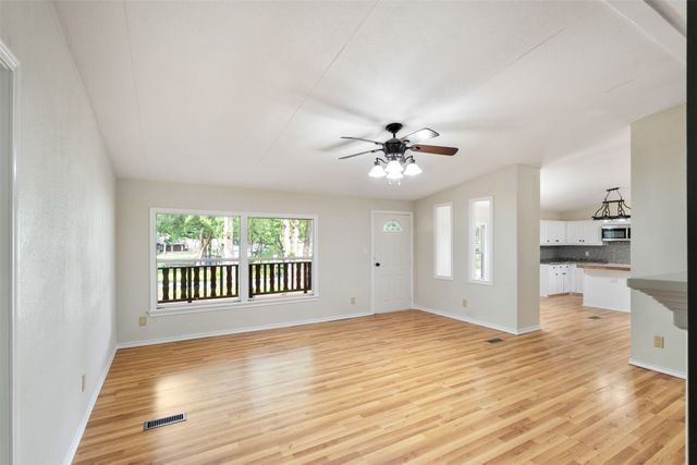 102 Lakewood Drive, Mabank, TX 75156
