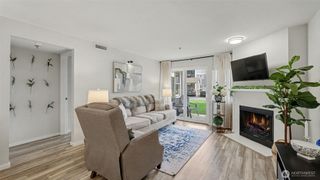 250 NW Dogwood Street #E-102, Issaquah, WA 98027