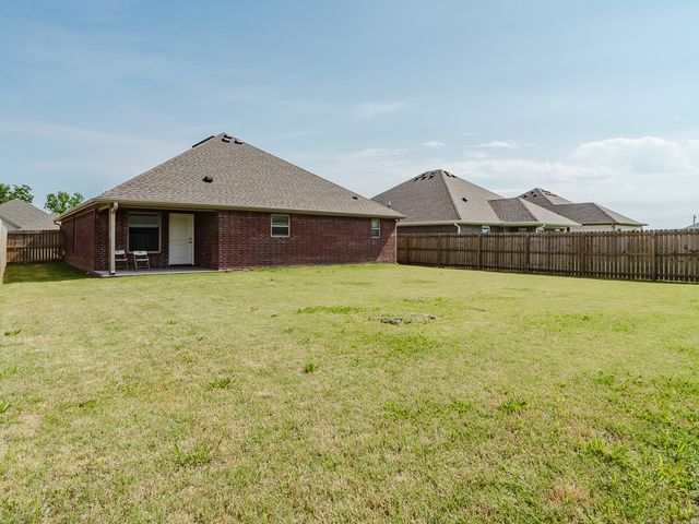 221 Palm Street, Bentonville, AR 72713