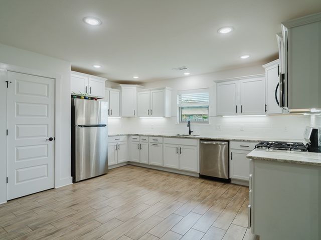 221 Palm Street, Bentonville, AR 72713