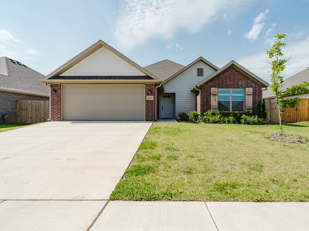 221 Palm Street, Bentonville, AR 72713