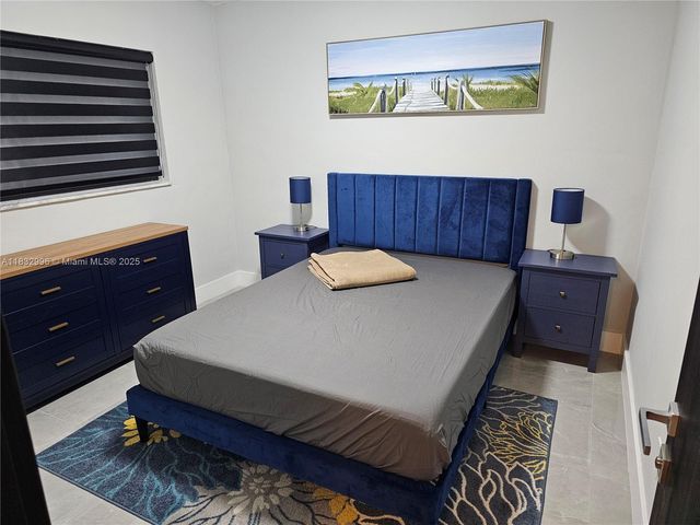 2228 N 19th Ave E, Hollywood, FL 33020