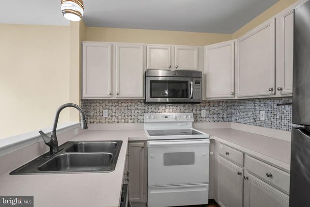 16 COURTYARD DR, Carlisle, PA 17013