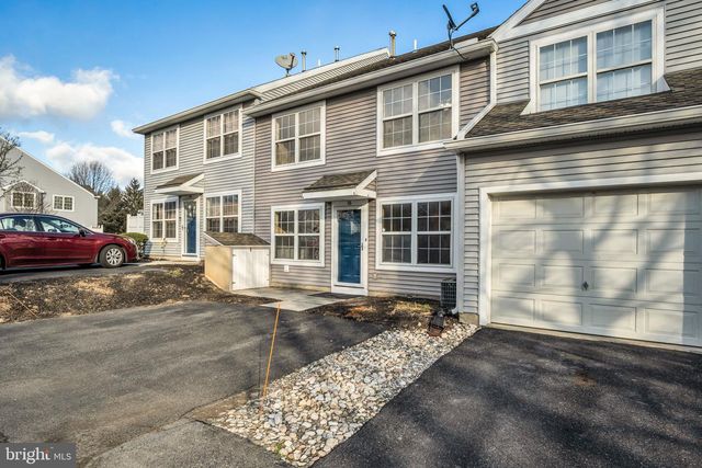 16 COURTYARD DR, Carlisle, PA 17013