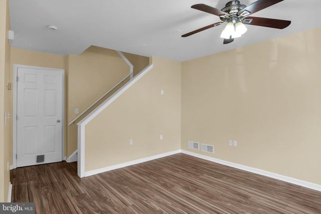 16 COURTYARD DR, Carlisle, PA 17013