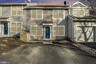 16 COURTYARD DR, Carlisle, PA 17013