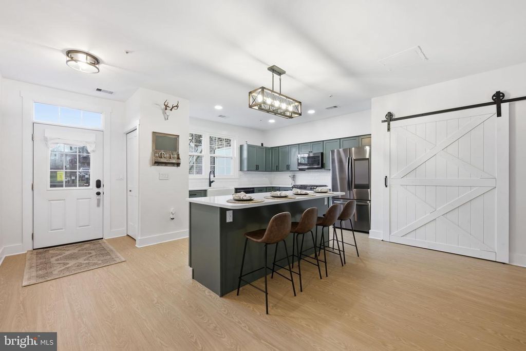 2408 WENTWORTH DR, Crofton, MD 21114