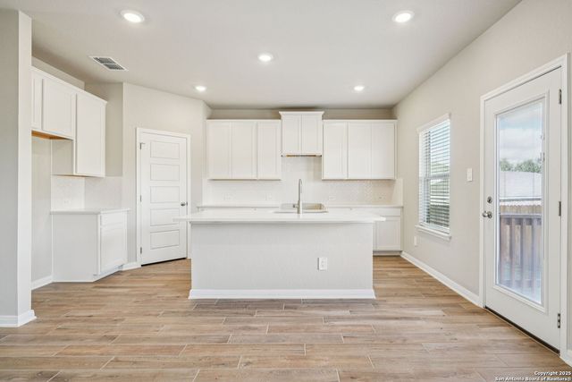 10295 King Robert, San Antonio, TX 78239