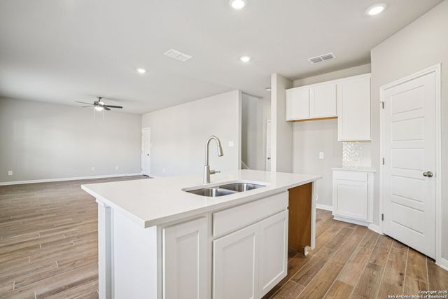 10295 King Robert, San Antonio, TX 78239