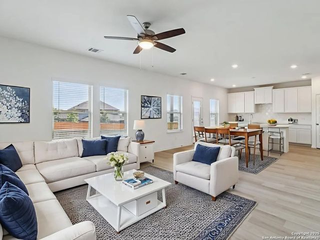 10295 King Robert, San Antonio, TX 78239